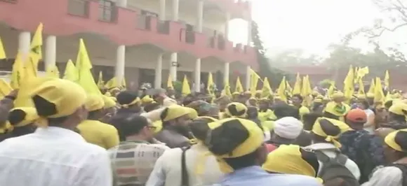 Kisan Morcha: 1 lakh farmers begin walk in Delhi 