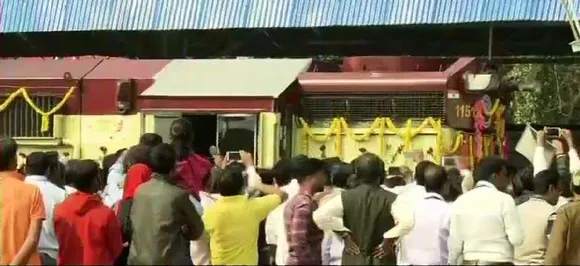 PM Modi in Odisha | New train on Balangir-Bichhupali route flagged off