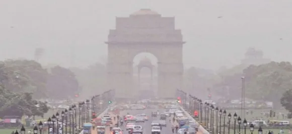 Delhi's air quality 'very poor', authorities predict speedy improvement