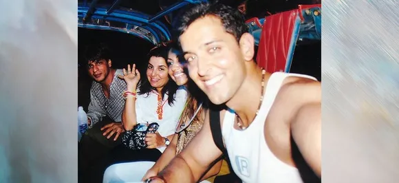 Photo of the day: Shah Rukh, Gauri, Hrithik Roshan and Farah Khan on a merry Tuk-Tuk ride! 