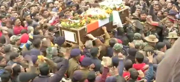 Major Chitresh Singh Bisht â€˜amar raheâ€™! India bids tearful adieu to Nowshera martyr 