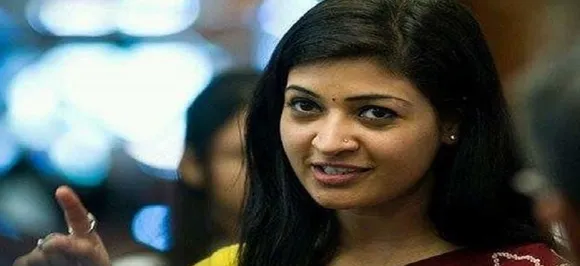 After ugly Twitter spat with AAP MLA, Alka Lamba asks public if she should resign from party