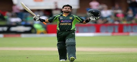 Ahmed Shehzad drops a simple catch and then asks for a REVIEW â€“ Yes, he did 