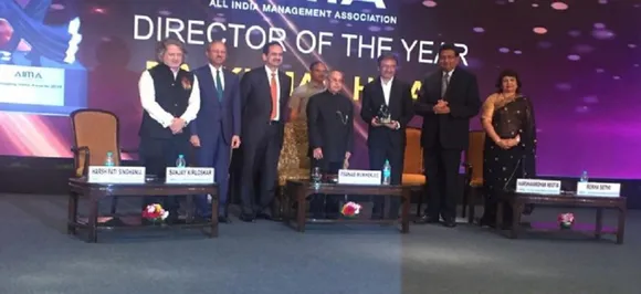 Former President Pranab Mukherjee honours Rajkumar Hirani with â€˜Director of the Yearâ€™ award