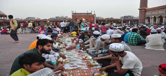 Indian Christian serves iftar to nearly 800 Muslim workers in Dubai