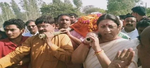 Smriti Irani lends a shoulder to mortal remains of her close aide Surendra Singh in Amethi