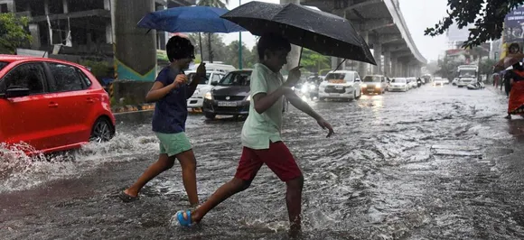 Cyclone Vayu moving towards Gujarat coast, Amit Shah chairs high level meet to review preparations