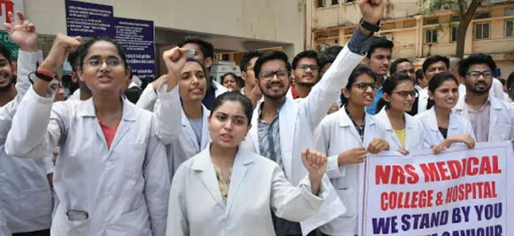 Over 300 doctors resign in West Bengal, demand unconditional apology from CM Mamata Banerjee