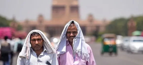 Sweltering heat persists in Delhi, weatherman forecasts rain on Sunday