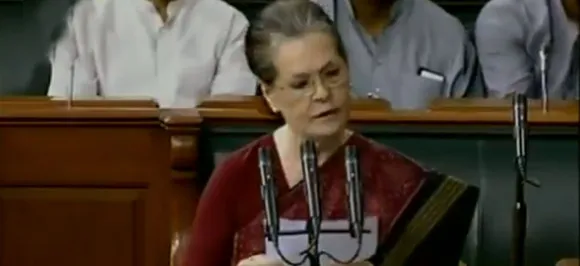 Amid slogans of â€˜Bharat Mata Ki Jaiâ€™, Sonia Gandhi takes oath in Hindi