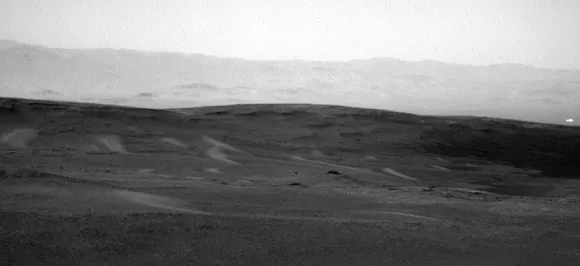 NASAâ€™s Curiosity rover on Mars captures mysterious glowing light