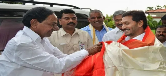 KCR, Reddy hold meeting on sharing river water and pending issues