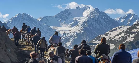 Amarnath yatra begins amid tight security, over 8,000 pilgrims pay obeisance on day 1