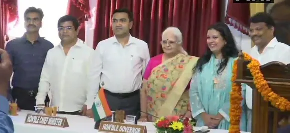 Goa: Chandrakant Kavlekar among three rebel Congress MLAs take oath as ministers 