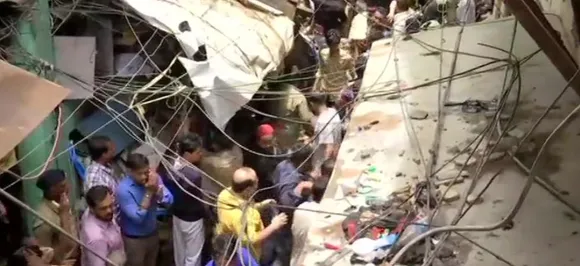 Rescuers remove debris with bare hands as 100-year-old building collapses in Dongri