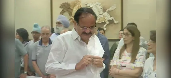 Vice President Venkaiah Naidu pays tribute to Arun Jaitley at his residence