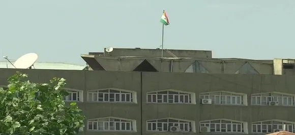 J-K state flag removed, only tricolour seen atop Civil Secretariat in Srinagar