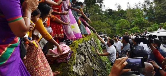 Rahul Gandhi visits rain-hit Wayanad, promises to pressure Centre, State govt for compensation