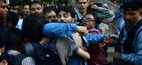 Bengal Governor Rescues Babul Supriyo Heckled By SFI Students At Jadavpur University 