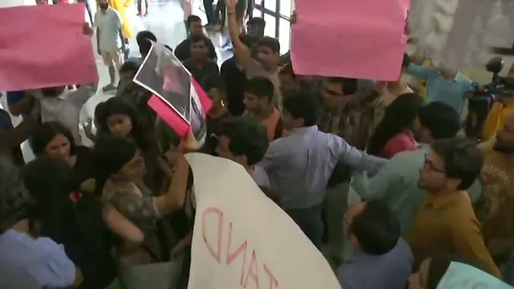 Scuffle Breaks Out Between AISA, ABVP Members During Seminar On Article 370 In JNU