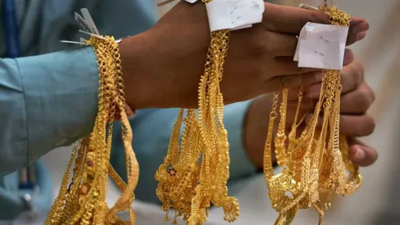 Dhanteras Bonanza: Check Out Offers From SBI, HDFC, ICICI Bank Before Buying Gold