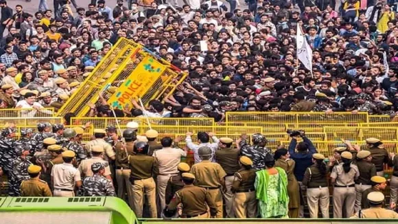 JNU Students Detained, Injured In Police Lathicharge As They Try To March Towards Parliament 