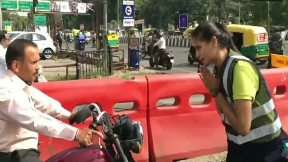 This Girl Manages Traffic With Her Dance Moves In Indore