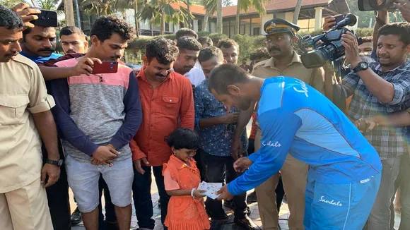 Windies Keeper Denesh Ramdin's Awesome Gesture To This Four-Year-Old Child Will Melt Your Hearts