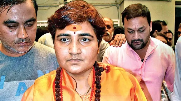 Pragya Thakur Greeted With 'Aatankwadi Wapas Jao' Slogans Outside Bhopal University â€“ Watch 