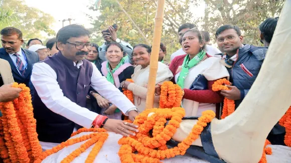 PM Modi Congratulates Hemant Soren On Being Sworn In As Jharkhand CM, Assures Centre's Support