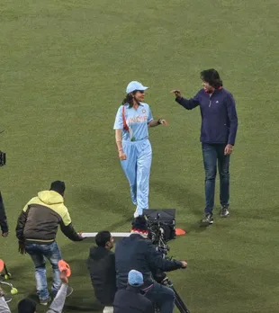 Anushka Sharma Seen Teaming Up with Jhulan Goswami At Cricket Ground; Viral Pics Make Fans Excited