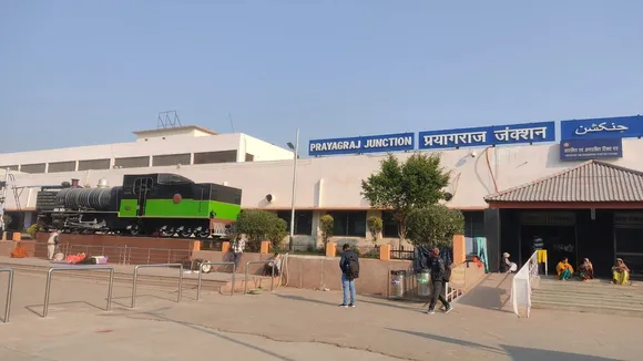 Railway plannings to control crowd