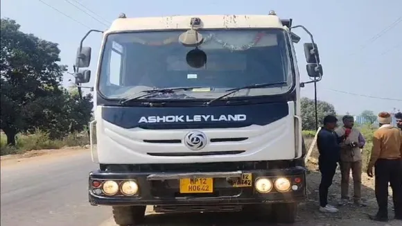 rewa dumper hits bike