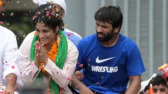 Vinesh Phogat Bajrang Punia meet Rahul Gandhi