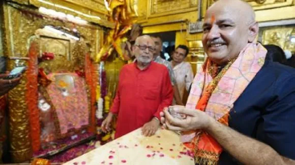 manish sisodia in hanuman mandir