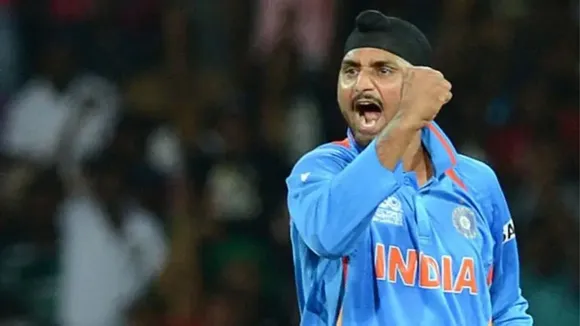 Harbhajan Singh brutal reply to pakistani journalist on India participation in  ICC Champions Trophy 2025