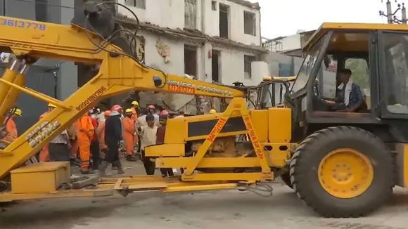 Delhi House collapses