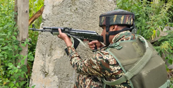 Anantnag: Army personnel take their positions at the site of an encounter