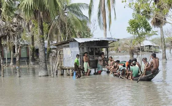 बांग्लादेश में बाढ़ से 170 लोगों की मौत, हज़ारों शरणार्थी शिवर में