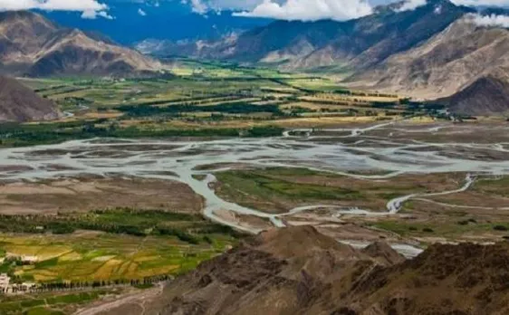 चीन 1000 किमी लंबे सुरंग के जरिए ब्रह्मपुत्र के पानी को 'डायवर्ट' करने की तैयारी में