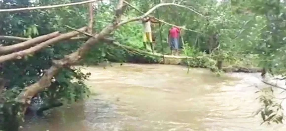 Kerala floods : मरने वालों की संख्या 370 से ज्यादा, केंद्र से विशेष पैकेज की मांग, मदद के लिए उठ रहे कई हाथ