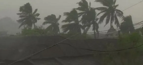 Cyclone Live Updates : ओडिशा-आंध्र प्रदेश में 'तितली' का कहर, 8 लोगों की मौत, बाढ़ का मंडरा रहा खतरा