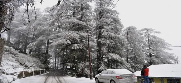 हिमाचल-कश्मीर के बाद इन राज्यों में भी शुरू हुई जबरदस्त बर्फबारी, सैलानियों की उमड़ी भीड़