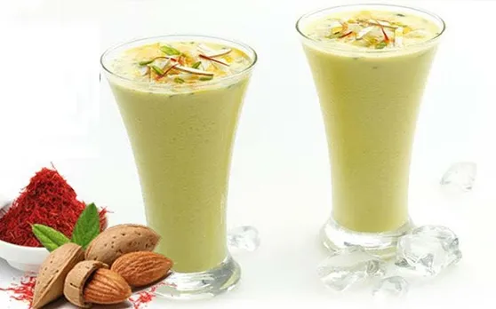 Summer Drinks: गर्मी से निजात दिलाएगी केसर बादाम की लस्सी, पढ़ें रेसिपी