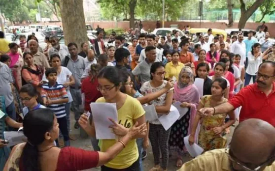 प्रतियोगी छात्रों के हंगामे के बाद UPPSC ने किया बड़ा फैसला, 10 भर्ती परीक्षाएं स्थगित