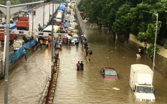 Mumbai Rains LIVE: मुंबई में हाहाकार, 40 लोगों की मौत, कई घायल, 48 घंटों में भारी बारिश का अलर्ट