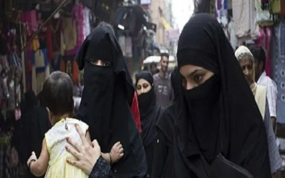 बाजार जा रही पत्नी को रास्ते में रोककर पति ने बोला तीन तलाक, फिर हुआ ऐसा