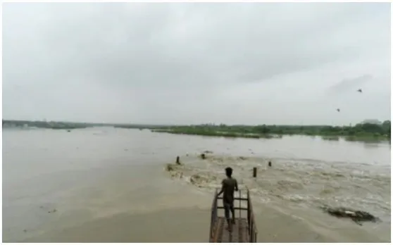 Delhi Flood Alert: खतरे के निशान से काफी ऊपर पहुंचा यमुना का जल स्तर, रेस्क्यू टीमें अलर्ट पर