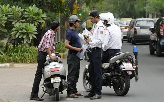 चेकिंग का वीडियो बनाने से रोक नहीं सकती ट्रैफिक पुलिस, जानें अपने अधिकार