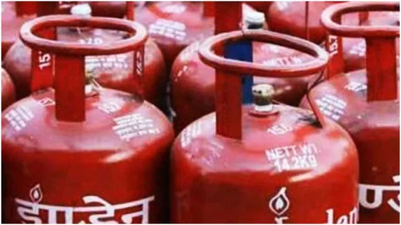 रसोई गैस सिलेंडर (LPG Gas Cylinder) के दाम में हुई भारी बढ़ोतरी, फटाफट चेक करें नई कीमतें